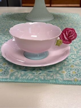 Paragon Rose Handle Pink Double Warrant ‘HM The Queen and HM Queen Mary' Teacup